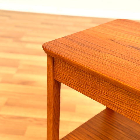 Side table in teak