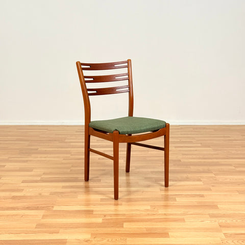 Danish set of 4 dining chairs "model 219" in teak & beech by Farstrup