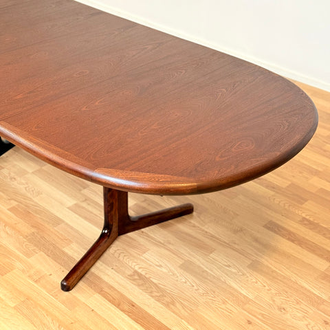 Danish oval dining table in mahogany