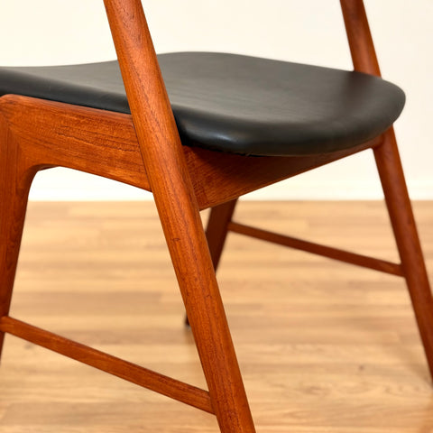 Danish dining chairs model 32 by Kai Kristiansen