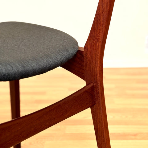 Danish set of 6 dining chairs in teak