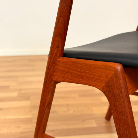 Danish dining chairs model 32 by Kai Kristiansen