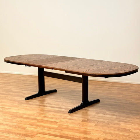 Danish oval dining table in oak by Farstrup