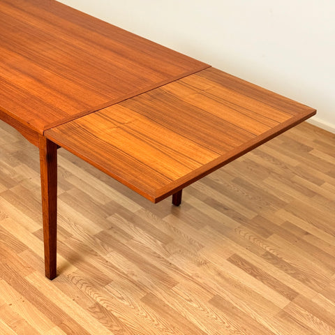 Danish dining table in teak