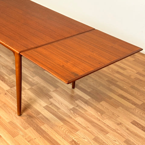 Danish rectangular dining table in teak & beech