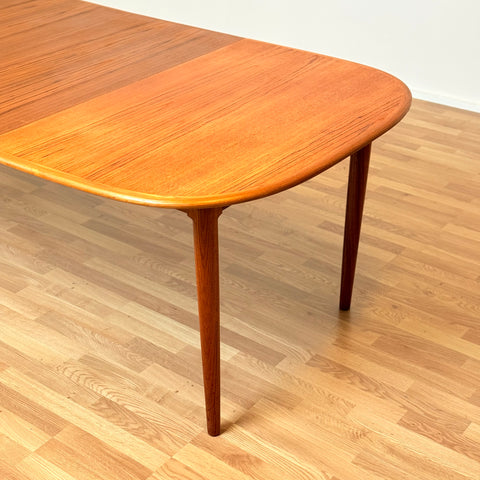Danish oval dining table in teak by Skovmand & Andersen
