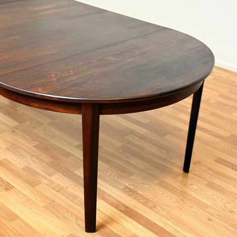 Danish round dining table in Santos rosewood with 2 ext