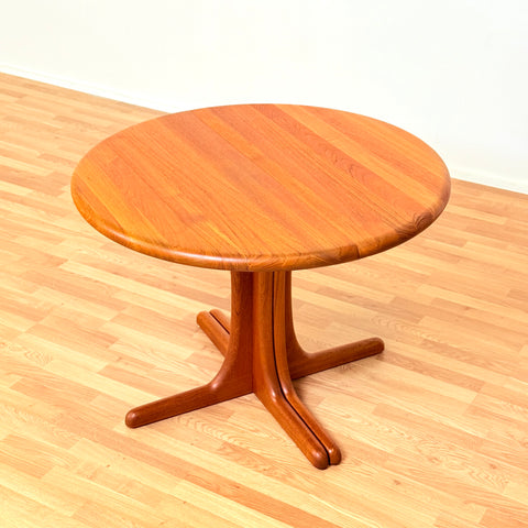 Danish round dining table in solid teak by Juul Kristensen