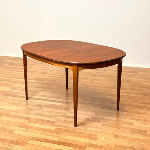 Swedish oval dining table "Vindö" in walnut by Svante Skogh