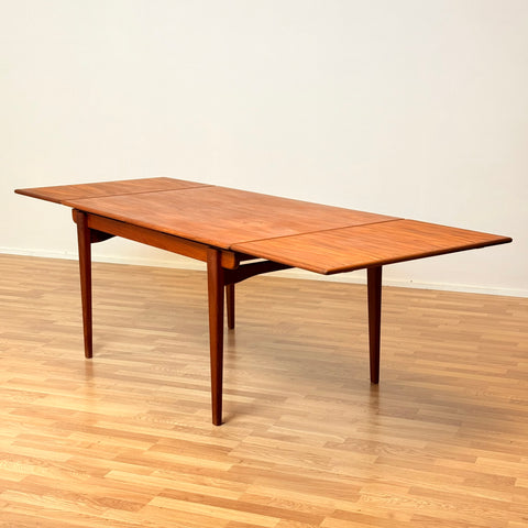 Danish rectangular dining table in teak