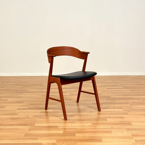 Danish dining chairs model 32 by Kai Kristiansen