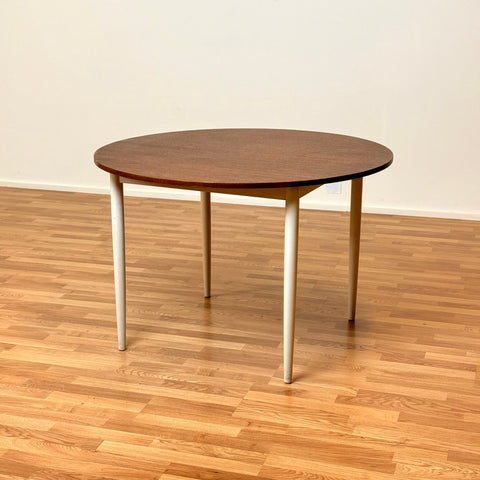 Danish round dining table in teak