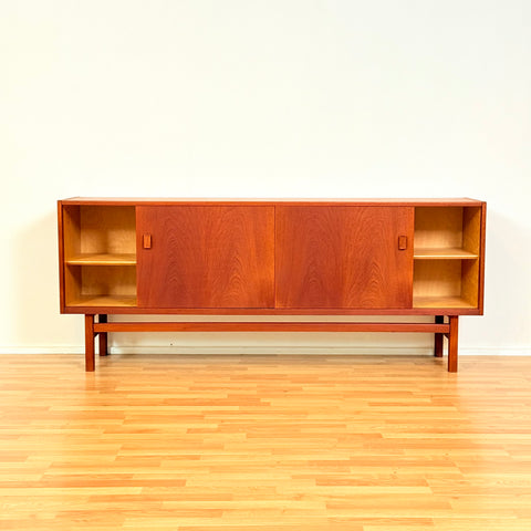 Swedish sideboard in teak by Nils Jonsson for Troeds, Bjärnum, model 'Arild'