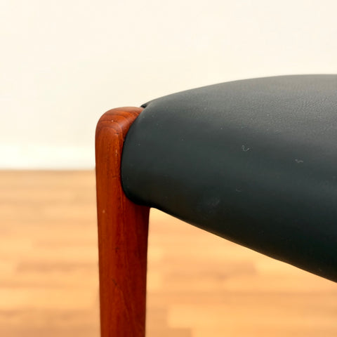 Danish set of 6 dining chairs 'model 71' by Niels O. Moller