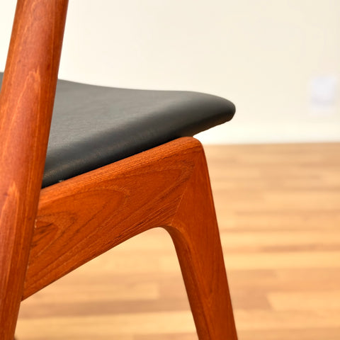 Danish dining chairs model 32 by Kai Kristiansen