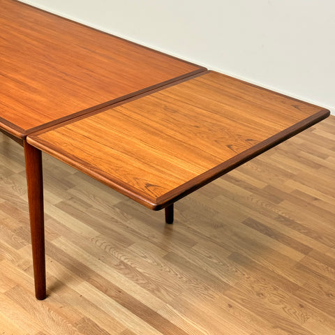Dining table in teak & walnut, 1950s-60s, Denmark