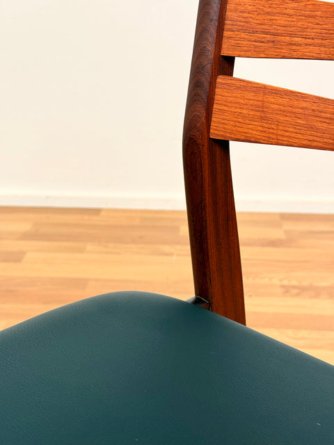 Danish set of 4 dining chairs in teak