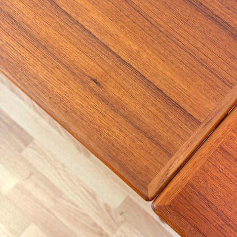 Dining table in teak, 1950s-60s, Denmark