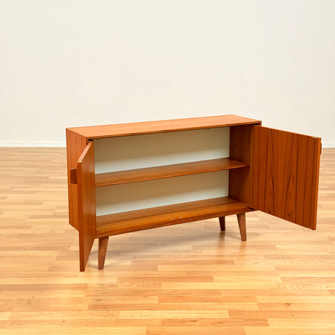 Small storage in teak
