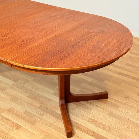 Danish round dining table in teak