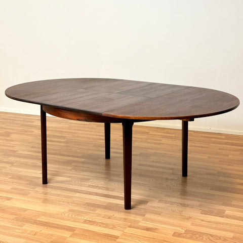 Danish round dining table in Santos rosewood with 2 ext