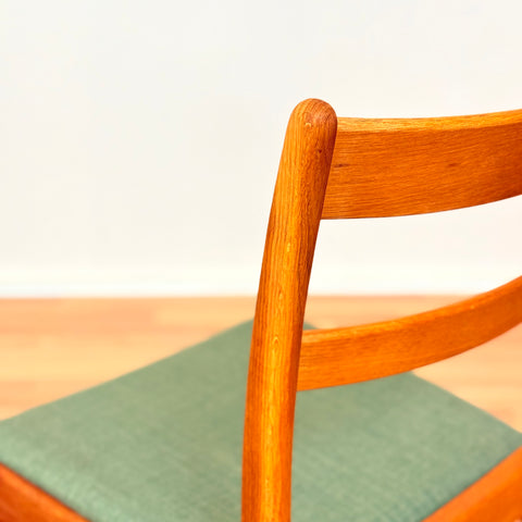 Swedish set of 6 dining chairs in oak