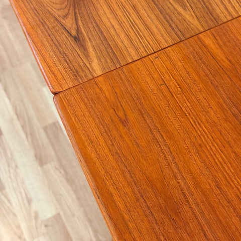 Dining table model "371/ Boomerang" in teak by Alfred Christensen for Slagelse Møbelvaerk A/S, 1960s, Denmark