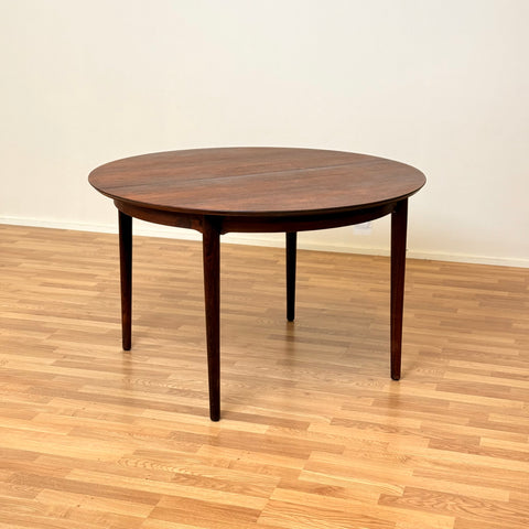 Danish round dining table by Arne Vodder for Sibast