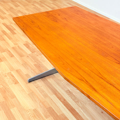 Danish dining table in teak by Marius Byrialsen for Nipu