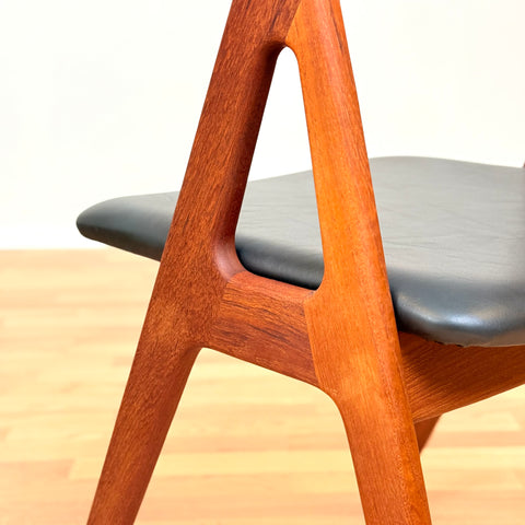 Danish set of 2+2 dining chairs in teak by Johannes Andersen
