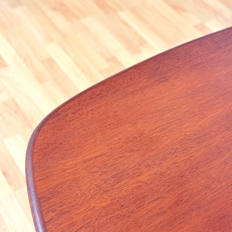 Danish oval dining table in mahogany by Skovby Møbelfabrik
