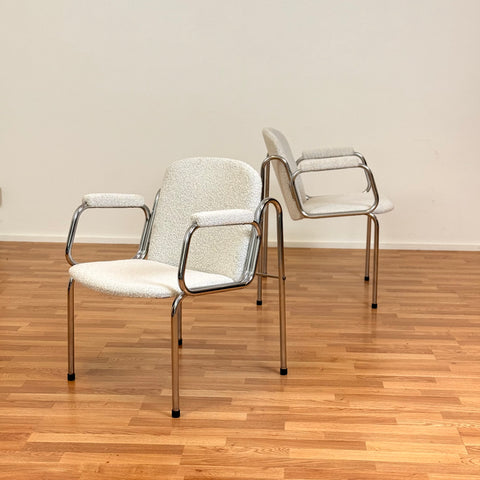 Two armchair in chrome model "Dodó"