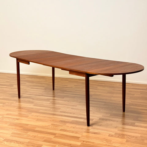 Danish dining table in teak "Arne Vodder style"