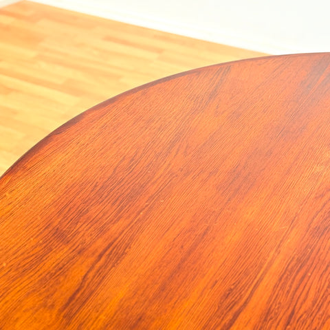 Danish round dining table in Santos rosewood by Arne Vodder