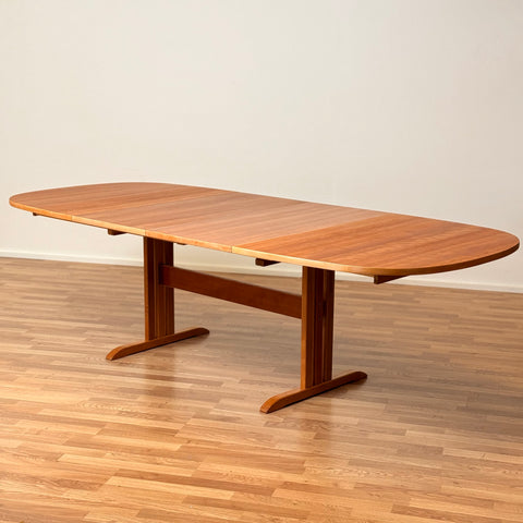 Danish oval dining table in cherry by Gangsø