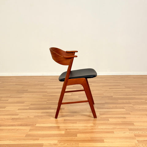 Danish dining chairs model 32 by Kai Kristiansen