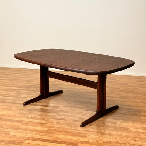 Oval dining table in mahogany by Skovby Møblefabrik, ca. 1980s, Denmark