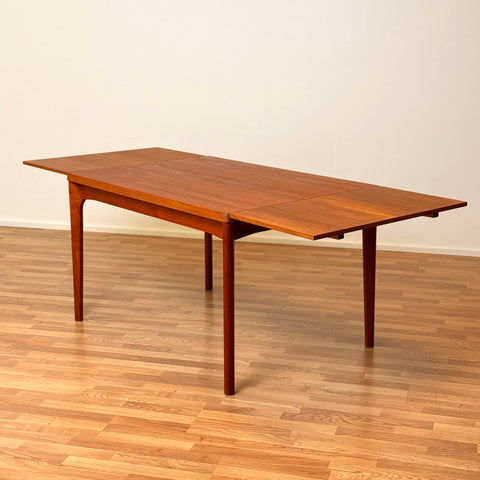 Danish rectangular dining table in teak by Vejle stole og møbelfabrik