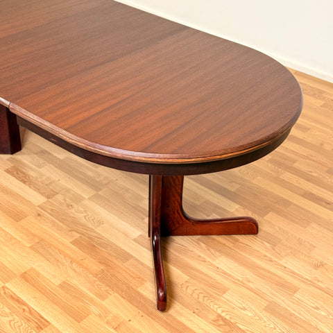 Danish oval dining table in mahogany