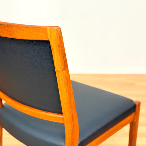 Swedish dining chairs in walnut by Skaraborgs Möbelindustri AB