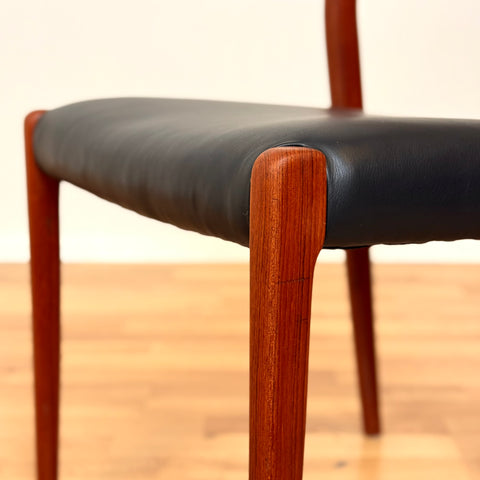 Danish set of 6 dining chairs 'model 71' by Niels O. Moller