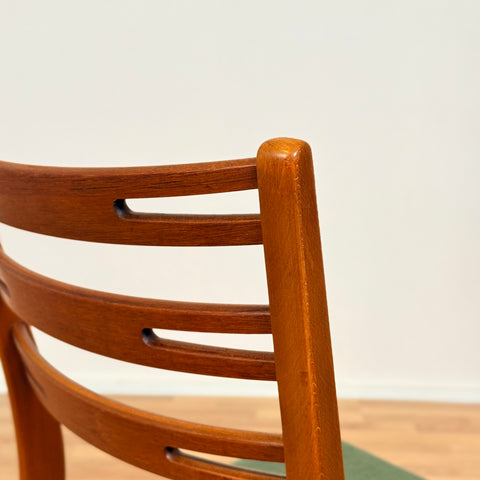 Danish set of 4 dining chairs "model 219" in teak & beech by Farstrup