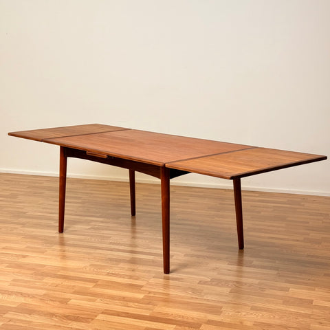 Dining table in teak & walnut, 1950s-60s, Denmark