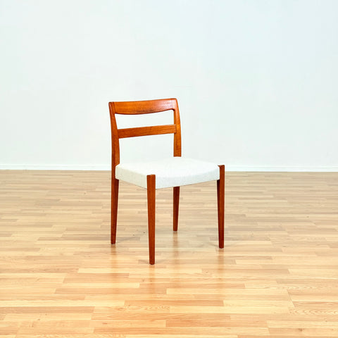Swedish set of 4 dining chairs "Garmi" by Nilson Jonsson for Troeds