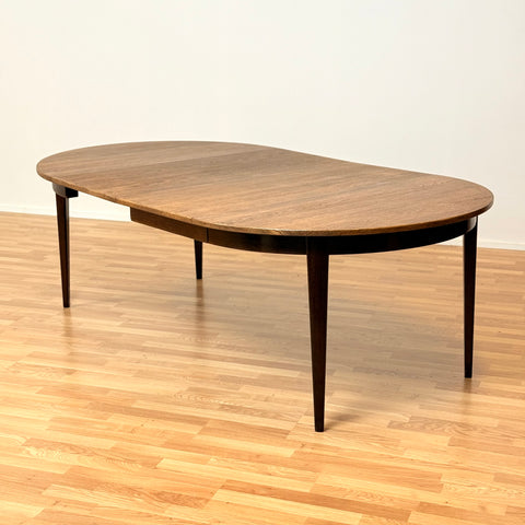 Danish round dining table in oak 'model 55' with 3 ext by Omann Jun