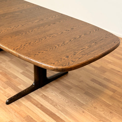 Danish oval dining table in oak by Skovby Møblefabrik