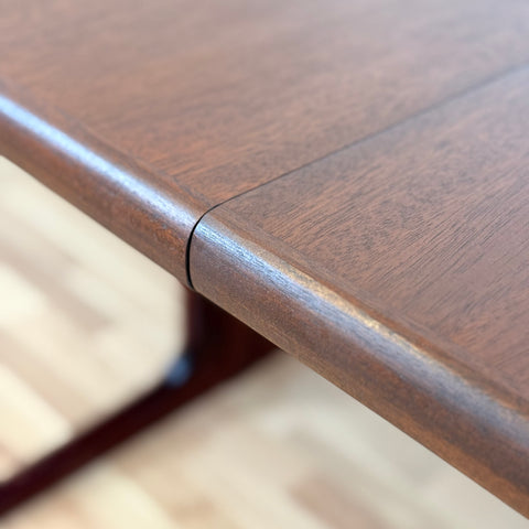 Oval dining table 'Model 74' in mahogany by Skovby Møblefabrik, ca. 1970s-80s, Denmark
