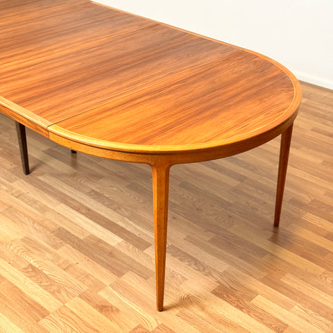 Rare large round dining table in walnut "Diamant" by Bertil Fridhagen for Bodafors