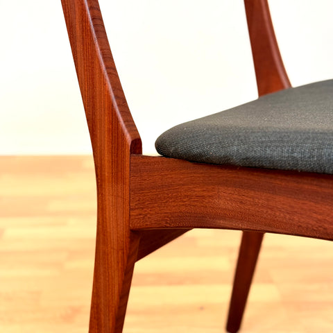 Danish set of 6 dining chairs in teak