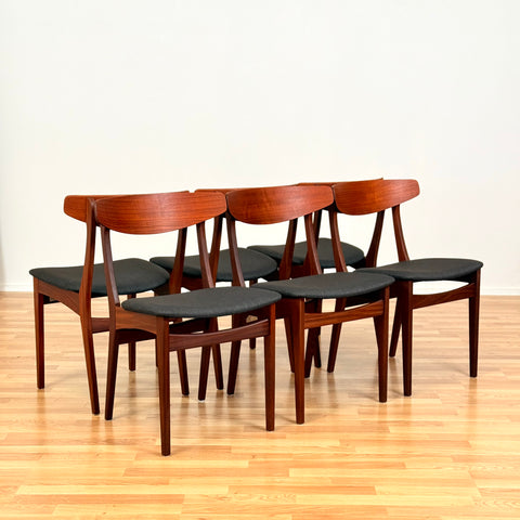 Danish set of 6 dining chairs in teak